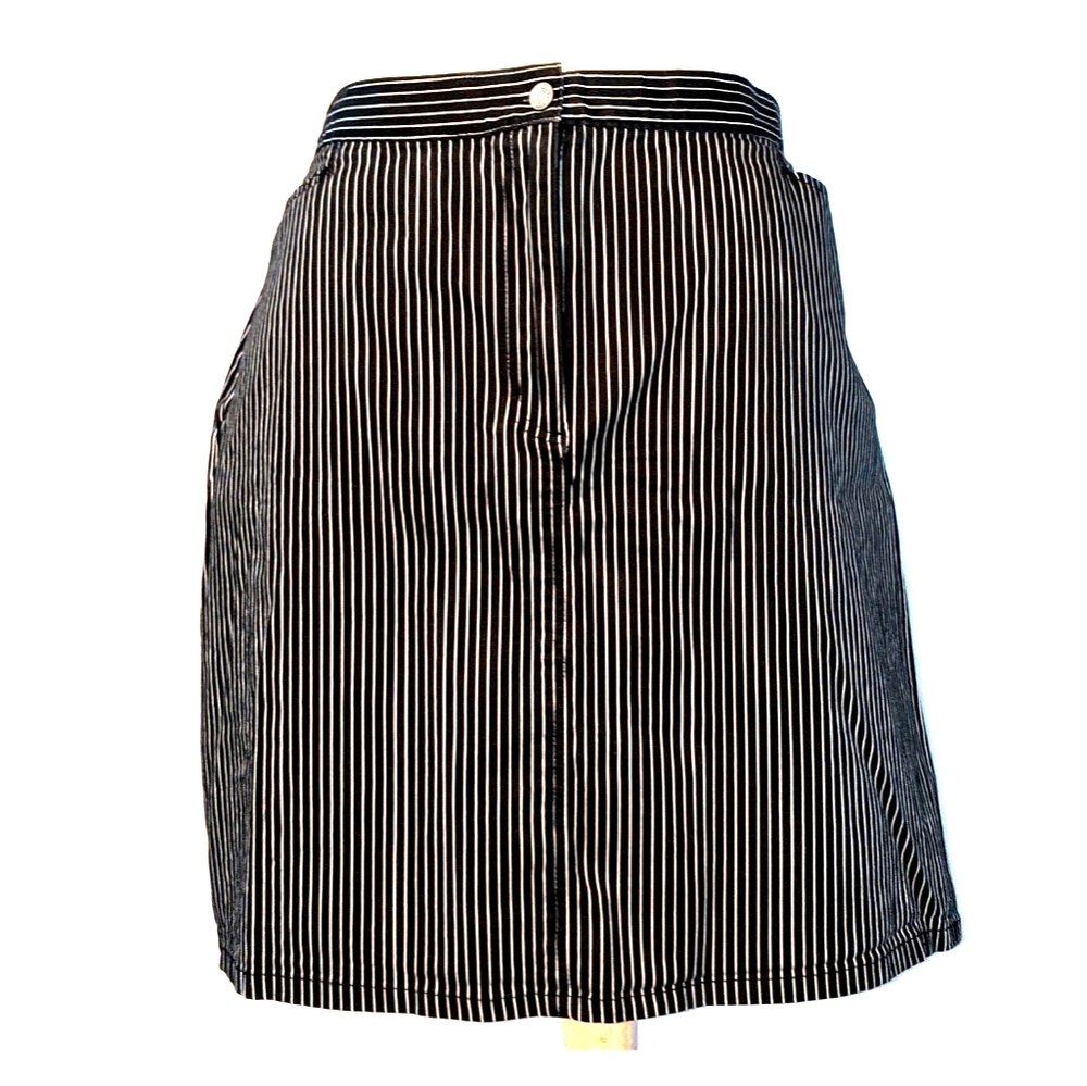 Pin striped stretch skirt